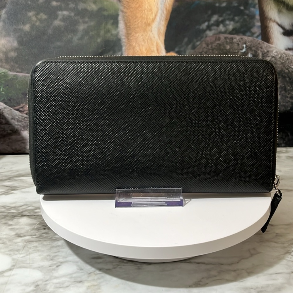 PRADA long Business Wallet Black Staffiano Leather Unisex. In GUC. - Picture 4 of 17